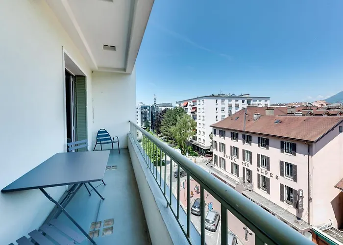 Allure - 2 Bedroom Apartment With Balcony In The Centre Of Annecy