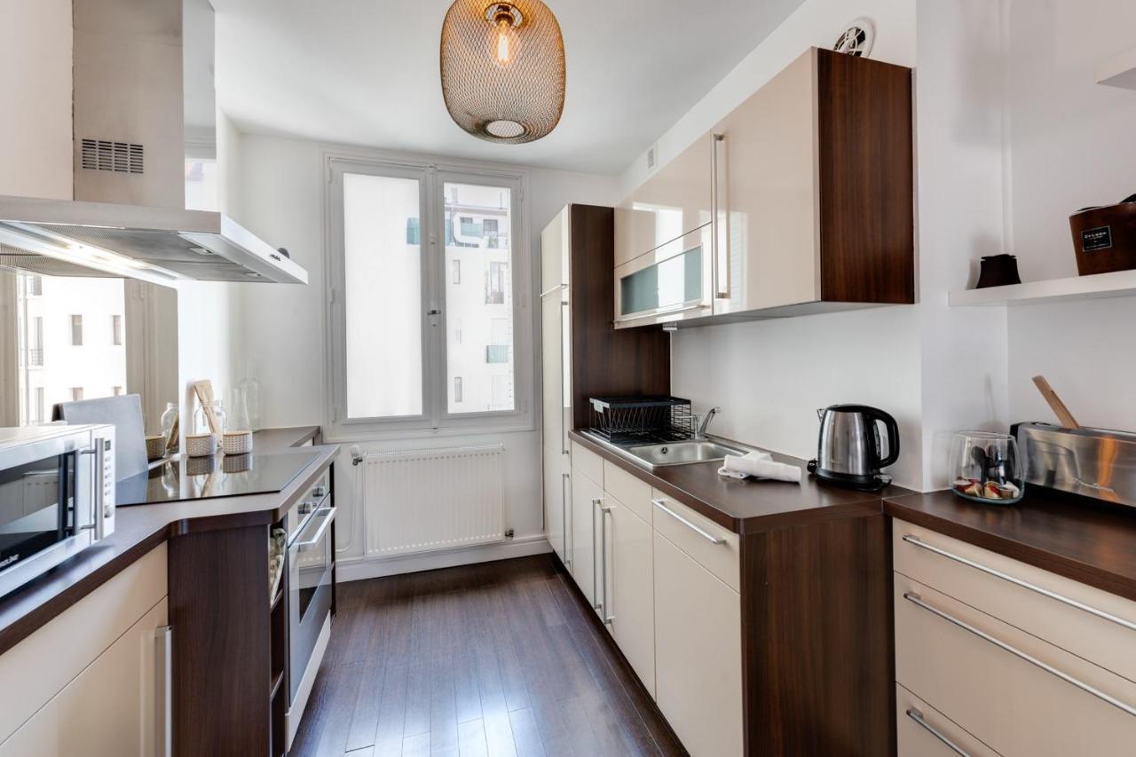 Apartment Allure - 2 Bedroom With Balcony In The Centre Of *